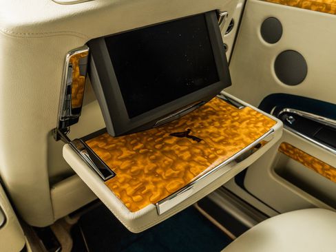 Used 2010 Rolls-Royce Ghost image 32