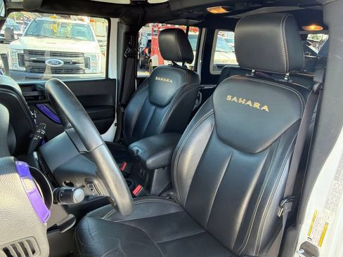 Used 2015 Jeep Wrangler Unlimited Sahara w/ Connectivity Group AWD/4WD image 8