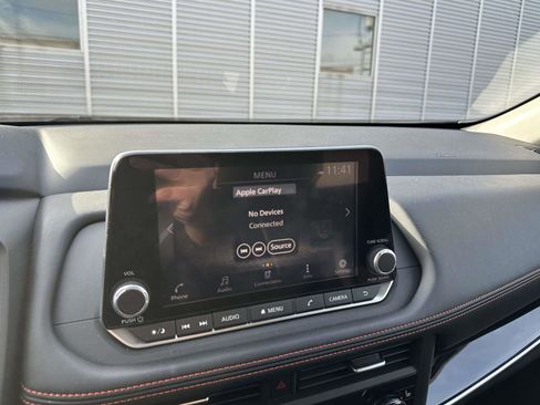 Used 2025 Nissan Rogue SV image 23