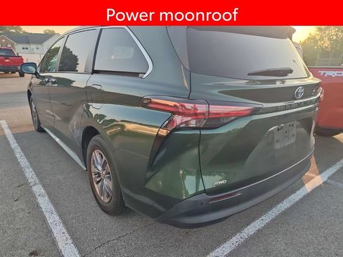Used 2021 Toyota Sienna XLE AWD/4WD image 4