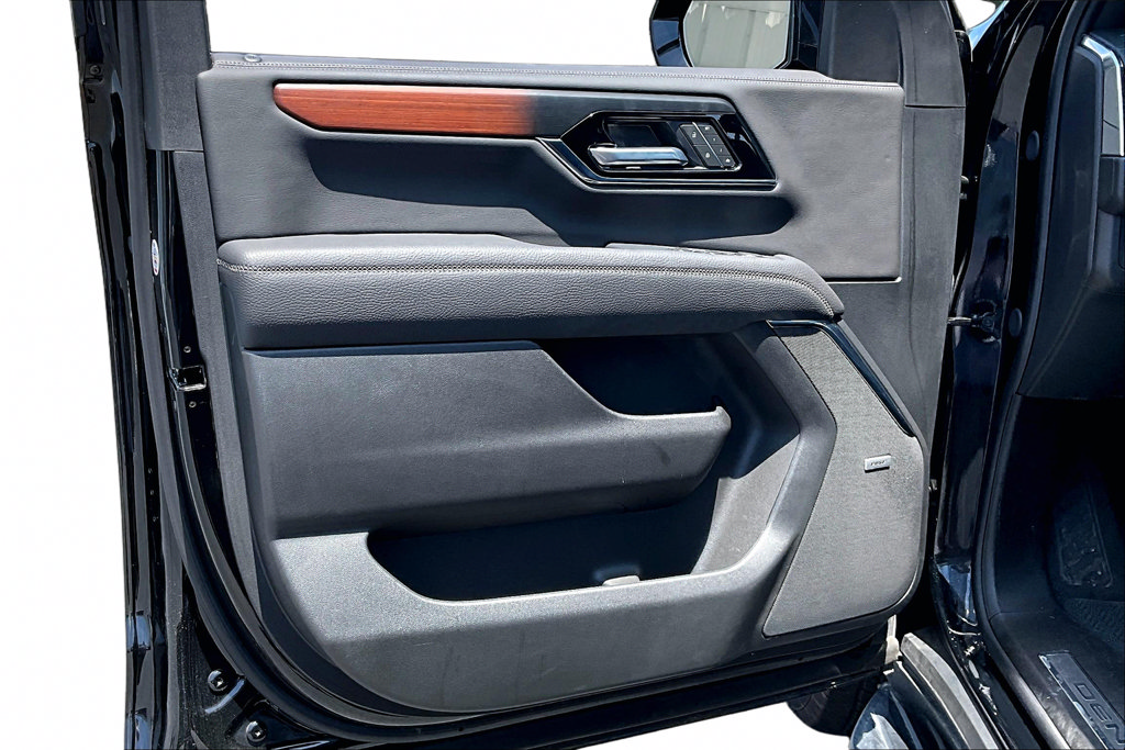 Used 2026 GMC Yukon Denali AWD/4WD image 19