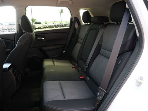 Used 2024 Nissan Rogue SV AWD/4WD image 16