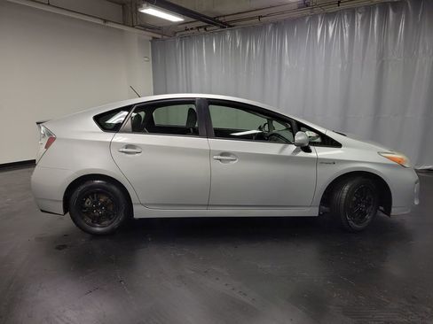 Used 2014 Toyota Prius Two image 9