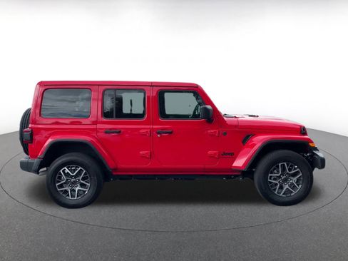 Used 2025 Jeep Wrangler Sahara image 16