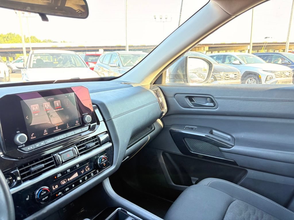 Used 2025 Nissan Pathfinder SV FWD image 21