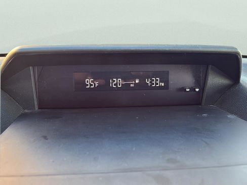 Used 2018 Subaru Crosstrek 2.0i Premium w/ Eyesight System image 36