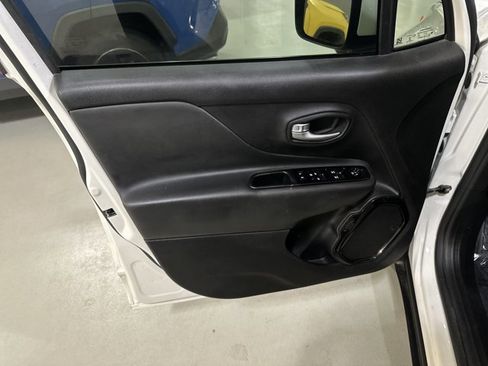 Used 2020 Jeep Renegade Altitude image 17