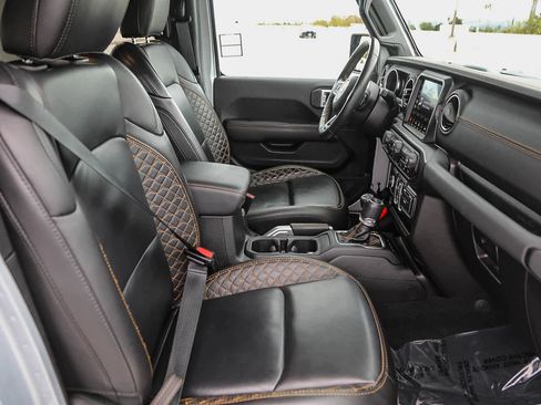 Used 2022 Jeep Wrangler Unlimited Sahara image 16