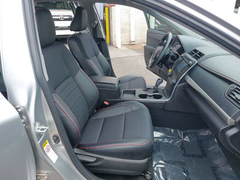 Used 2015 Toyota Camry SE FWD image 10