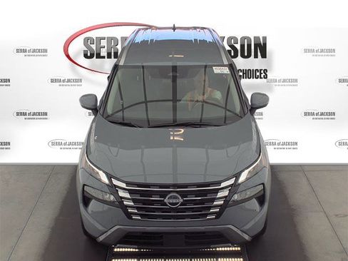 Used 2025 Nissan Rogue SL AWD/4WD image 2