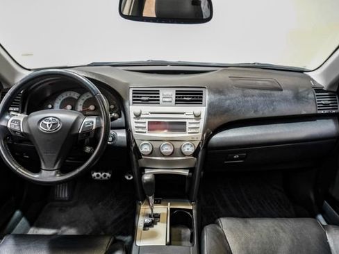 Used 2010 Toyota Camry SE FWD image 18