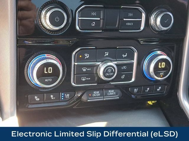 Used 2024 GMC Yukon XL Denali w/ Advanced Technology Package AWD/4WD image 19