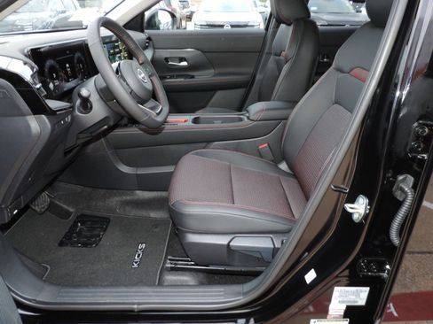 New 2026 Nissan Kicks SR image 15