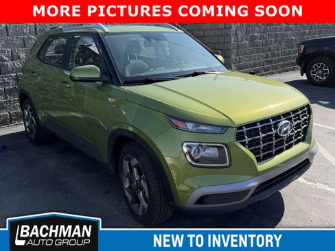 Used 2022 Hyundai Venue SEL image 1
