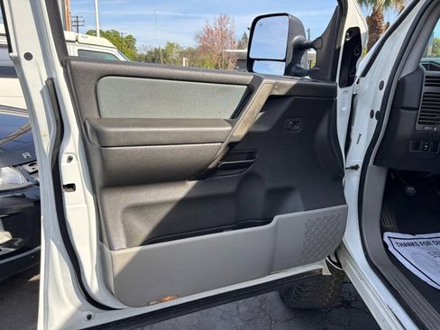 Used 2004 Nissan Titan SE image 13