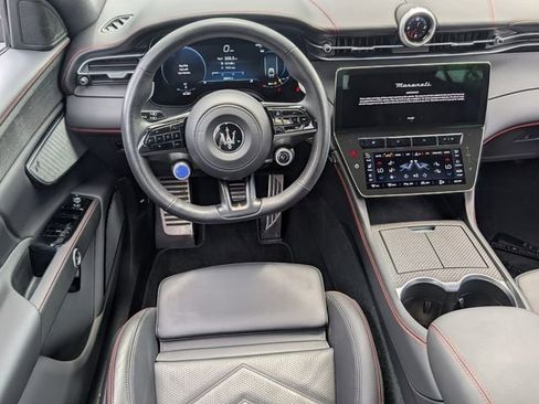 Used 2024 Maserati Grecale Trofeo image 11