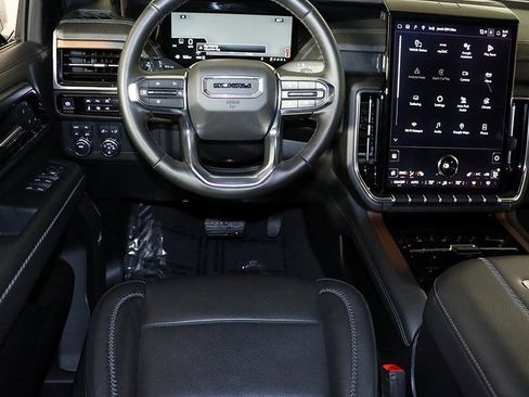 Used 2025 GMC Yukon Denali image 3