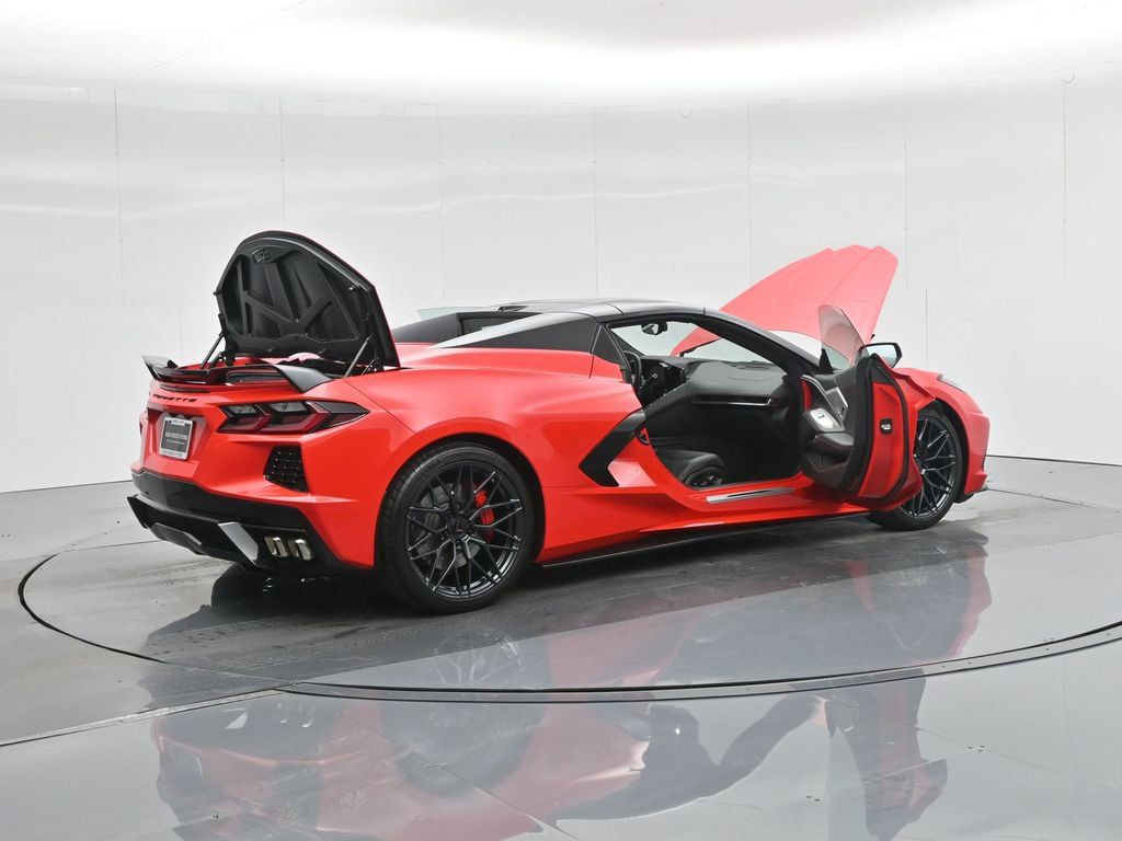 Used 2021 Chevrolet Corvette Stingray Premium Conv w/ Z51 Performance Package RWD image 5