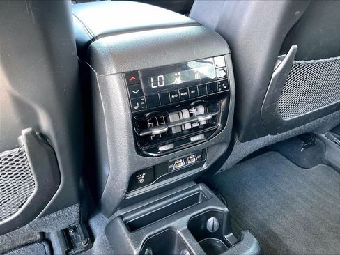Used 2023 Jeep Grand Cherokee L Limited AWD/4WD image 27