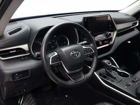 Certified 2024 Toyota Highlander XLE image 15