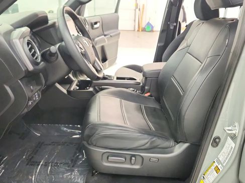 Used 2023 Toyota Tacoma TRD Off-Road image 24