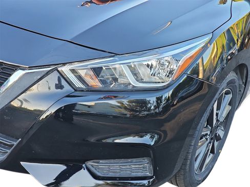 Used 2021 Nissan Versa SV image 9