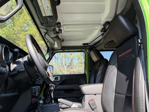 Used 2019 Jeep Wrangler Unlimited Rubicon w/ Cold Weather Group image 22