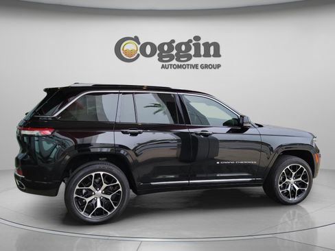 Used 2022 Jeep Grand Cherokee Summit AWD/4WD image 5
