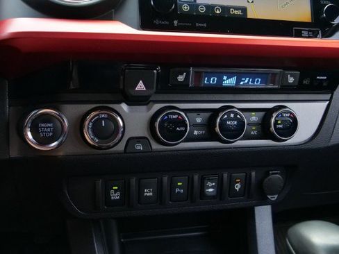 Used 2017 Toyota Tacoma TRD Sport w/ Premium & Technology Package AWD/4WD image 17