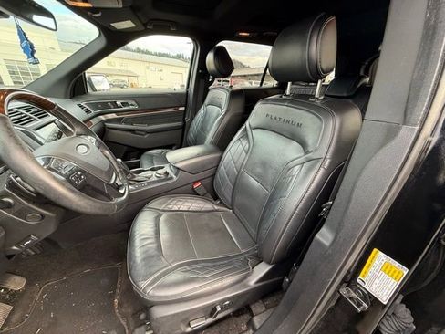 Used 2017 Ford Explorer Platinum image 12