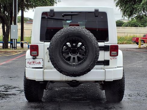 Used 2013 Jeep Wrangler Unlimited Sahara w/ Connectivity Group AWD/4WD image 7