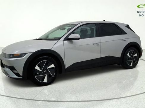 Used 2025 Hyundai Ioniq 5 SE RWD image 4