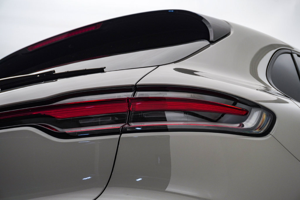 Certified 2026 Porsche Macan AWD/4WD image 13