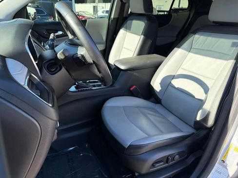 Used 2018 Chevrolet Equinox Premier image 30