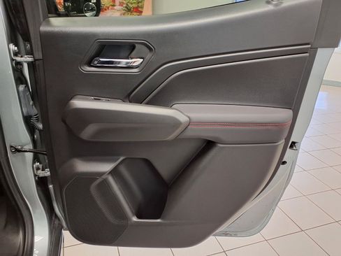 Used 2025 Chevrolet Colorado Z71 AWD/4WD image 12