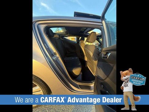 Used 2017 Hyundai Veloster Value Edition image 5