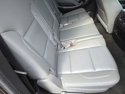 Used 2018 Chevrolet Suburban LT image 20