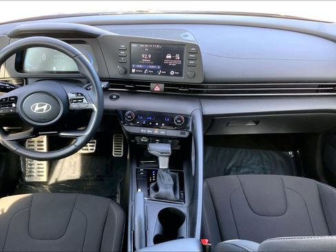 Used 2025 Hyundai Elantra Sport image 16
