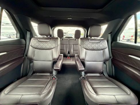 Used 2025 Ford Explorer Platinum w/ LUX Leather Package AWD/4WD image 37