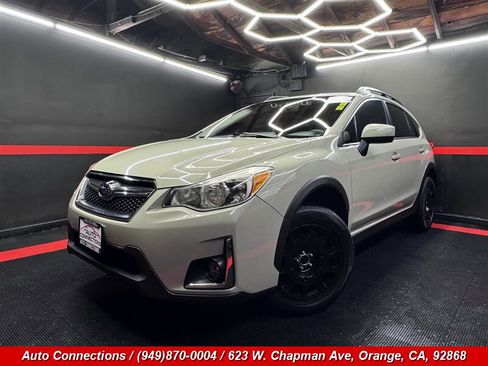 Used 2017 Subaru Crosstrek 2.0i Premium image 2