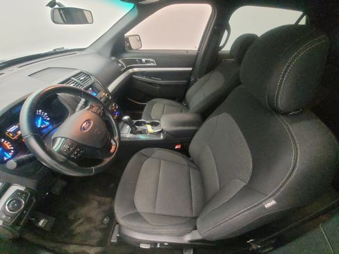 Used 2017 Ford Explorer XLT image 17