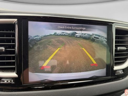 Used 2024 Chrysler Pacifica Touring-L FWD image 29
