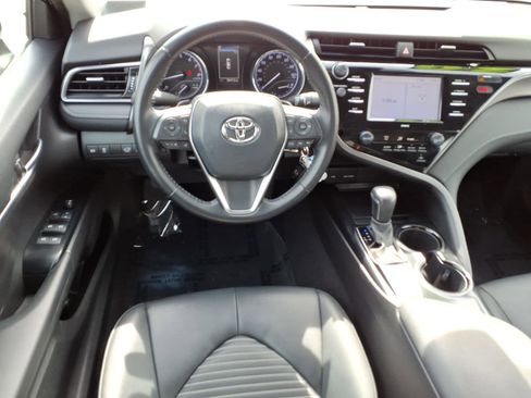 Used 2020 Toyota Camry SE FWD image 8