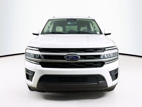 Used 2024 Ford Expedition Max XLT image 2