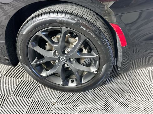 Certified 2025 Chrysler Pacifica Limited image 41