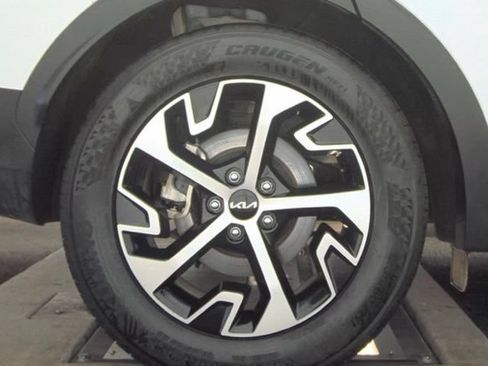 Certified 2025 Kia Sportage EX FWD image 9