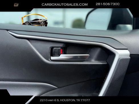 Used 2020 Toyota RAV4 XLE AWD/4WD image 19