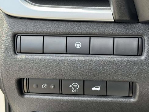 Used 2024 Nissan Rogue SV AWD/4WD image 21