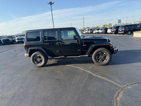 Used 2017 Jeep Wrangler Unlimited Sahara image 4