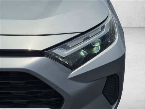 Used 2022 Toyota RAV4 XLE w/ Convenience Package FWD image 9
